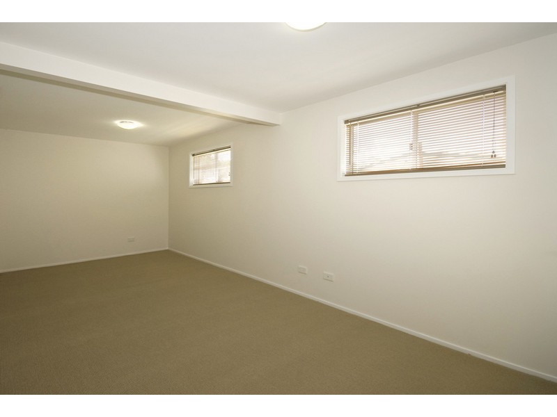 6 LIMA ST, Edens Landing QLD 4207