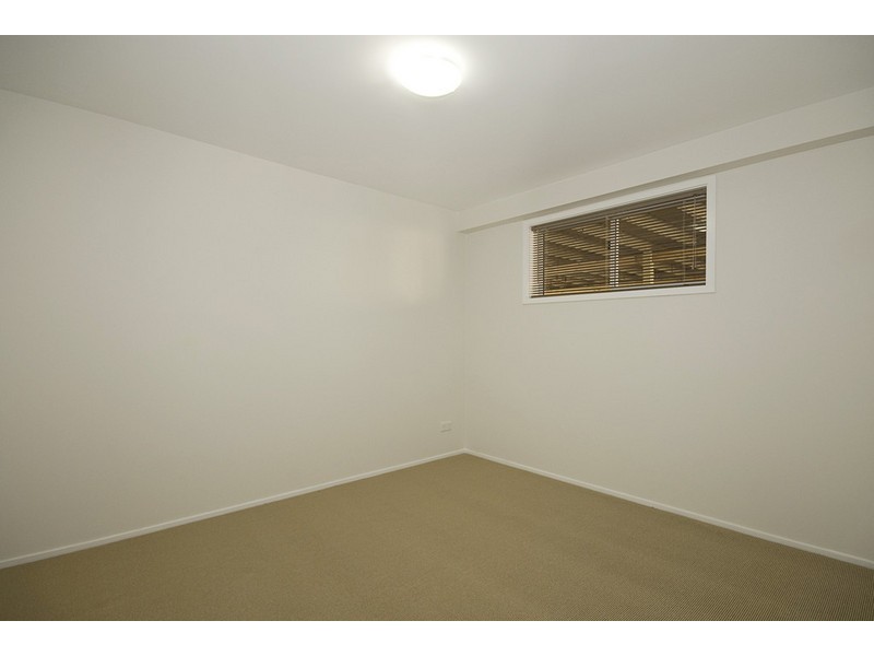 6 LIMA ST, Edens Landing QLD 4207