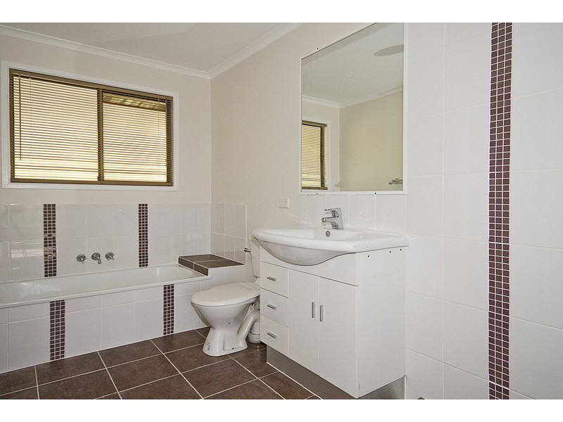 6 LIMA ST, Edens Landing QLD 4207