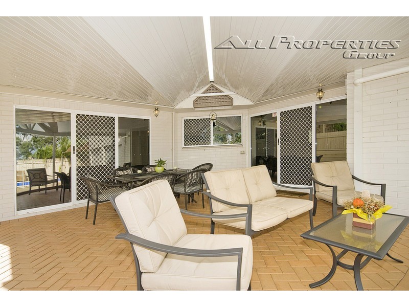 16 Lawson Place, Forest Lake QLD 4078