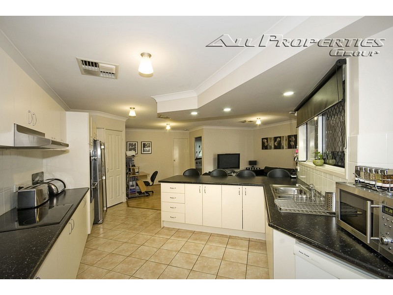 16 Lawson Place, Forest Lake QLD 4078