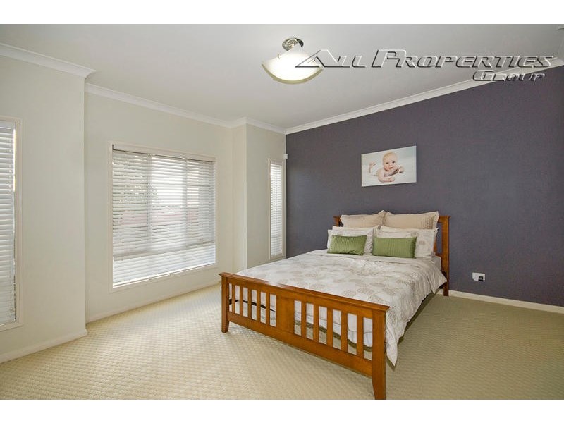 8 Cobourg Street, Forest Lake QLD 4078