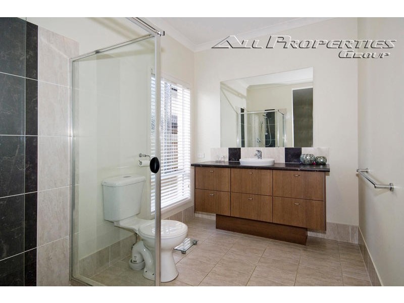 8 Cobourg Street, Forest Lake QLD 4078