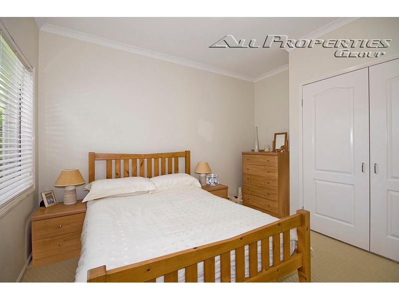 8 Cobourg Street, Forest Lake QLD 4078