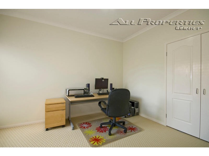 8 Cobourg Street, Forest Lake QLD 4078