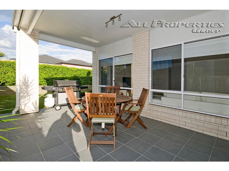 8 Cobourg Street, Forest Lake QLD 4078