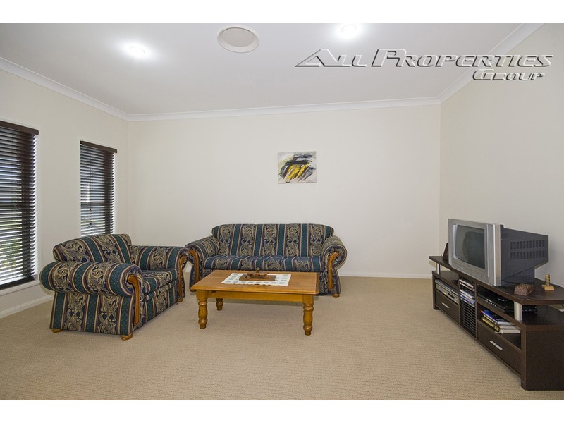 70 Parkwood Drive, Heathwood QLD 4110