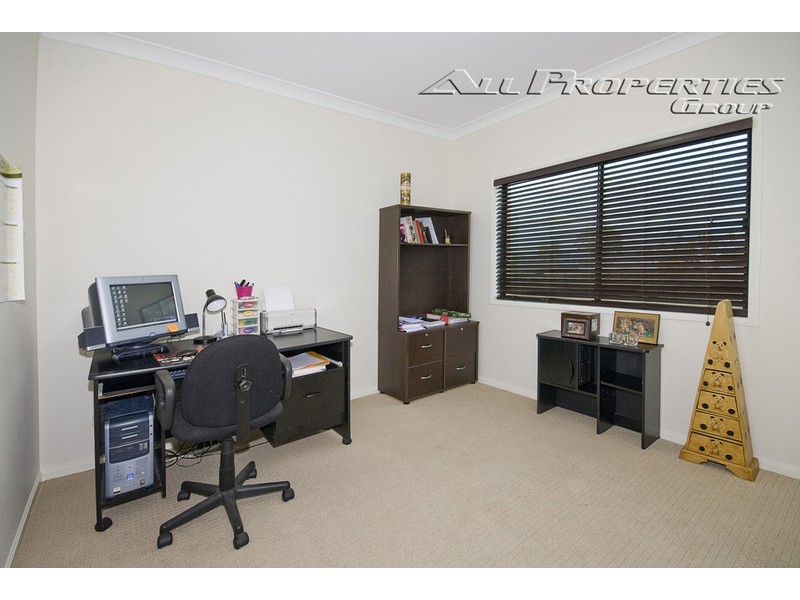 70 Parkwood Drive, Heathwood QLD 4110