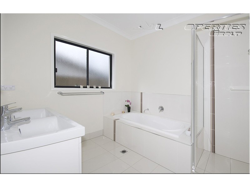 70 Parkwood Drive, Heathwood QLD 4110