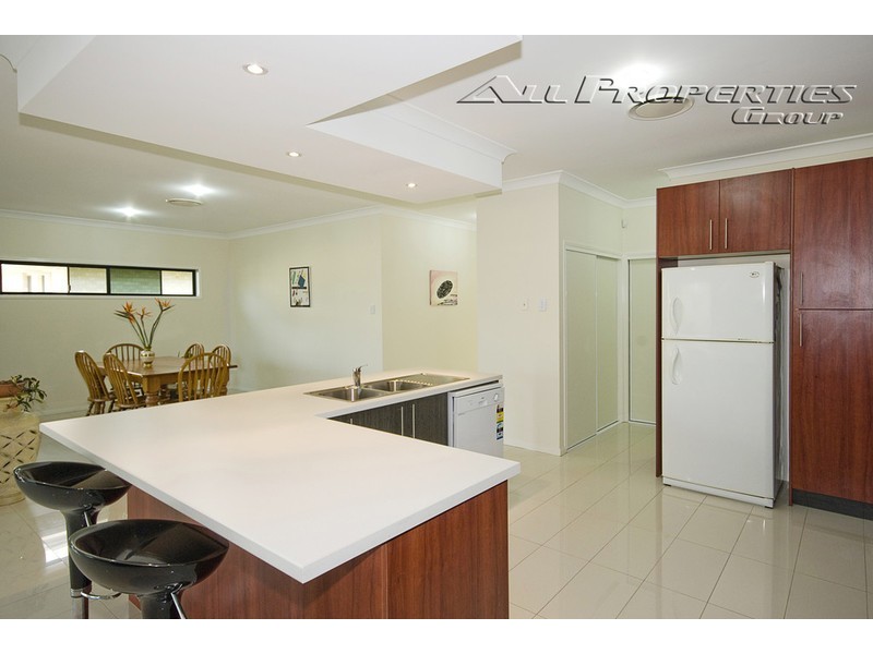 70 Parkwood Drive, Heathwood QLD 4110