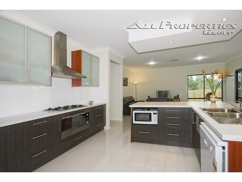 70 Parkwood Drive, Heathwood QLD 4110