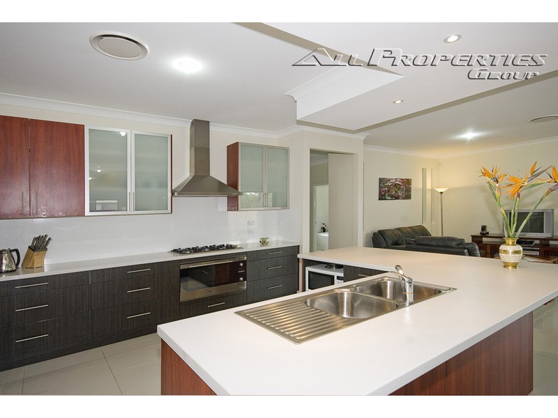 70 Parkwood Drive, Heathwood QLD 4110