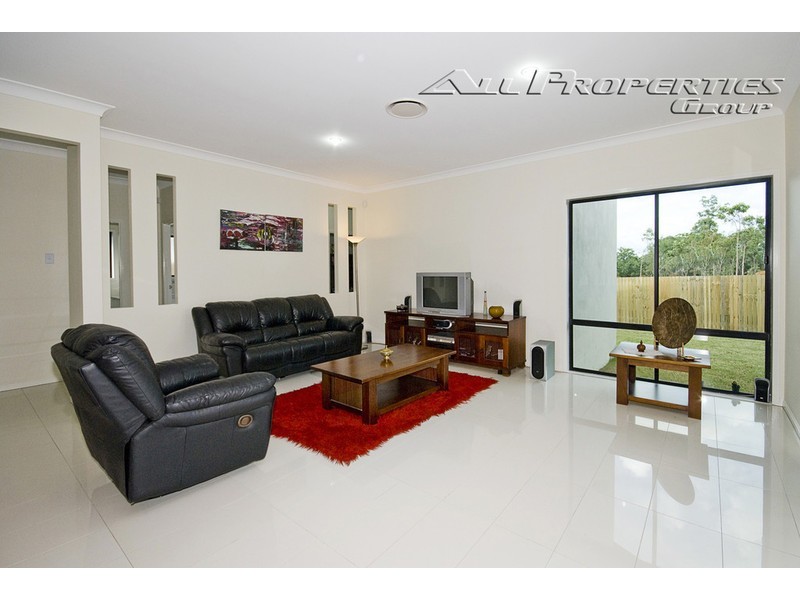 70 Parkwood Drive, Heathwood QLD 4110