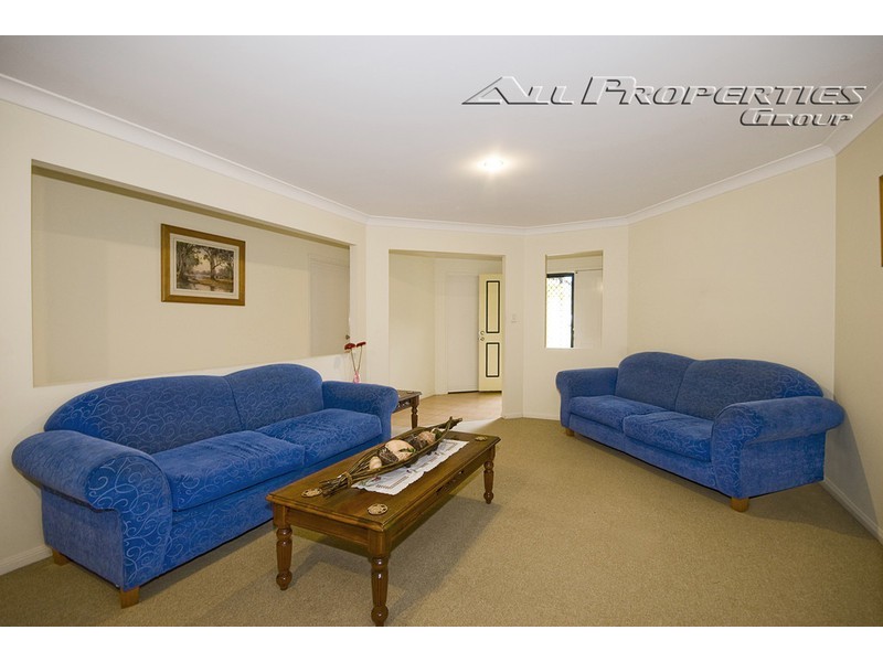 1 Hattah, Parkinson QLD 4115