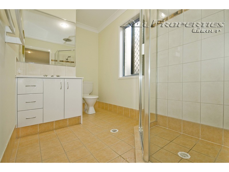 1 Hattah, Parkinson QLD 4115