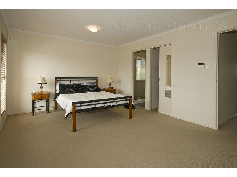 33 Dampier Cres, Drewvale QLD 4116