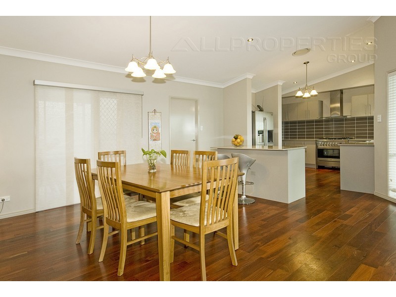 3 Larapinta Cct, Parkinson QLD 4115