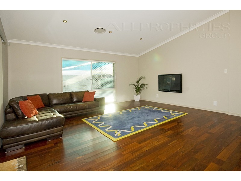 3 Larapinta Cct, Parkinson QLD 4115