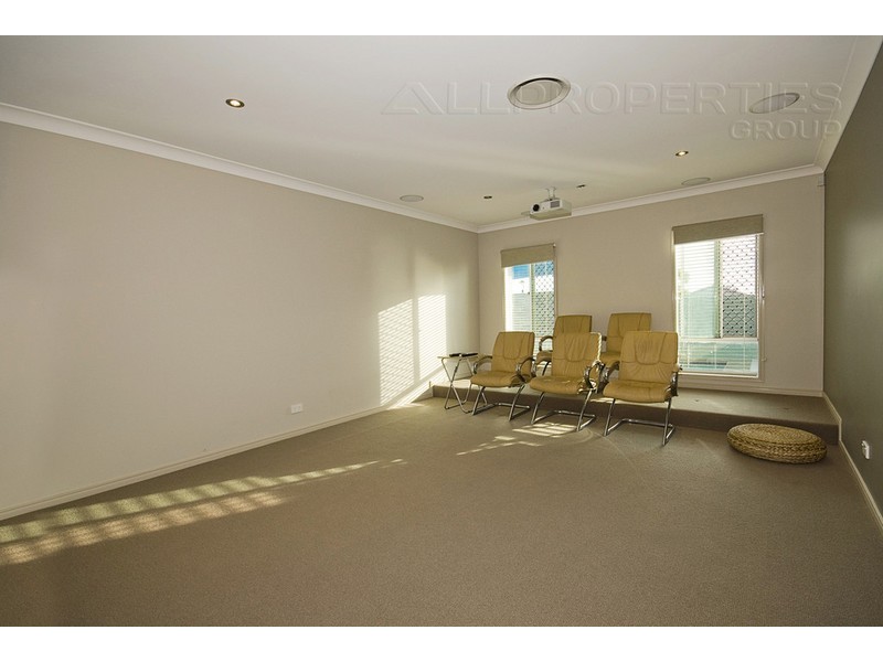 3 Larapinta Cct, Parkinson QLD 4115