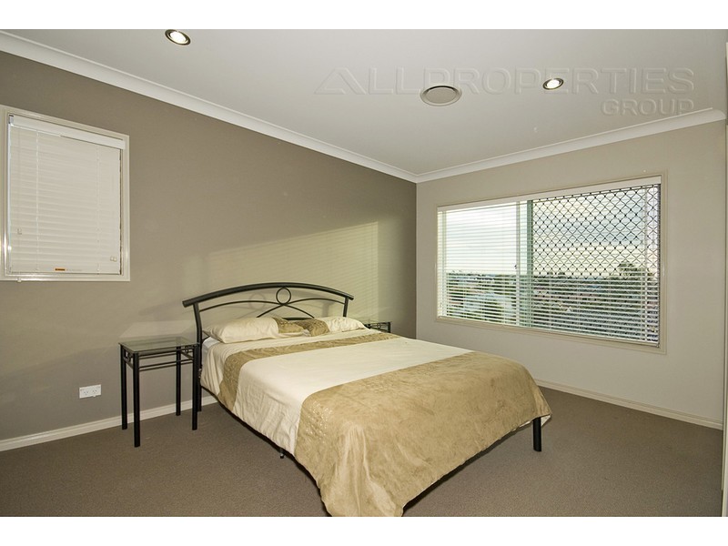 3 Larapinta Cct, Parkinson QLD 4115