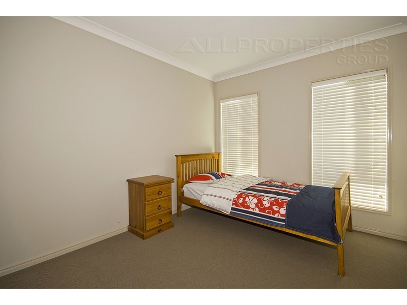 3 Larapinta Cct, Parkinson QLD 4115