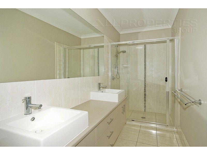 3 Larapinta Cct, Parkinson QLD 4115