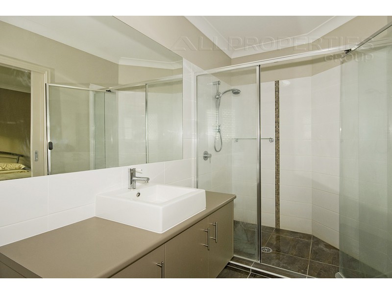 3 Larapinta Cct, Parkinson QLD 4115