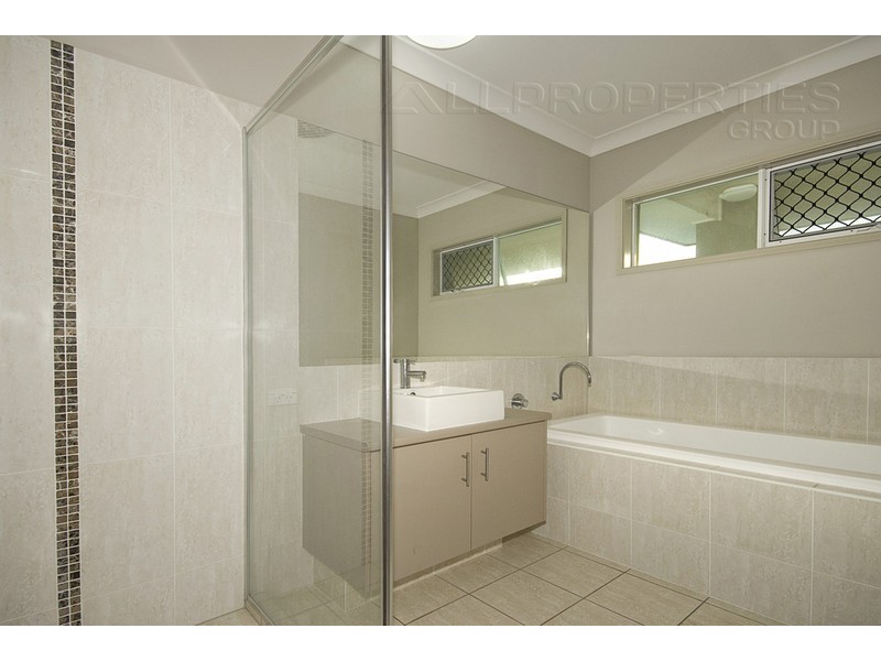 3 Larapinta Cct, Parkinson QLD 4115