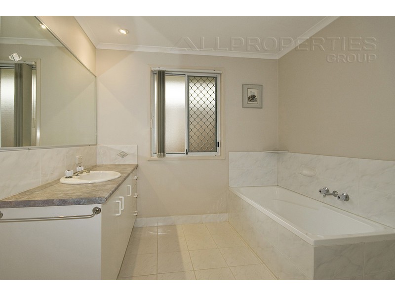 57 Ontario, Parkinson QLD 4115