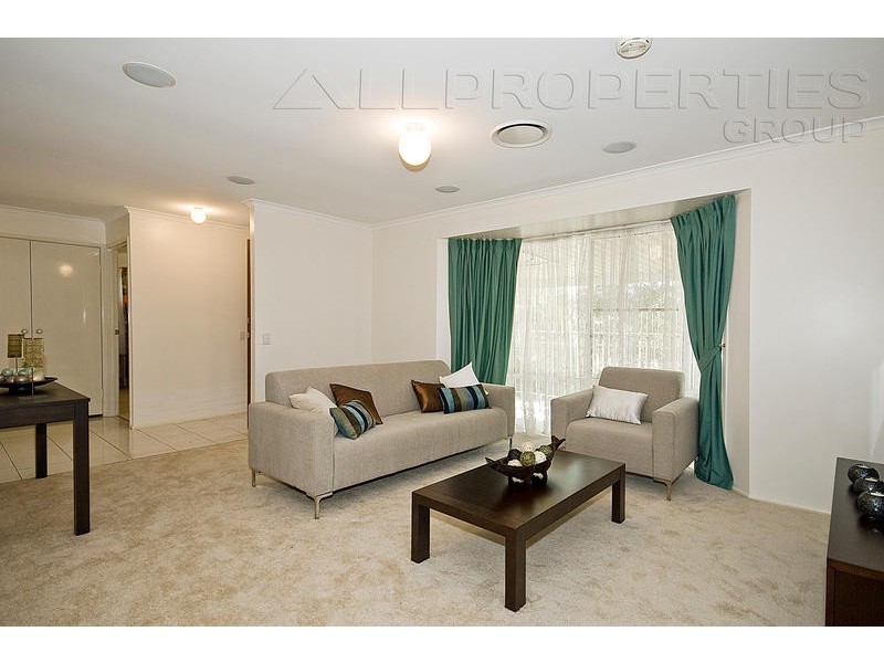 10 Talty Rise, Regents Park QLD 4118