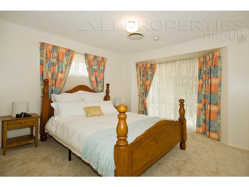 10 Talty Rise, Regents Park QLD 4118