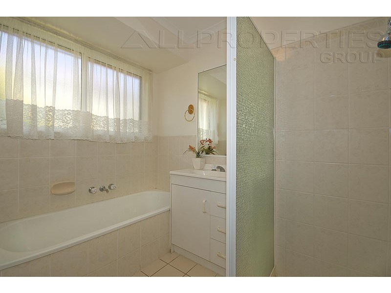 10 Talty Rise, Regents Park QLD 4118