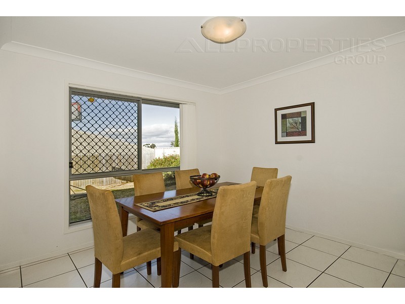 8 Resi Drive, Regents Park QLD 4118
