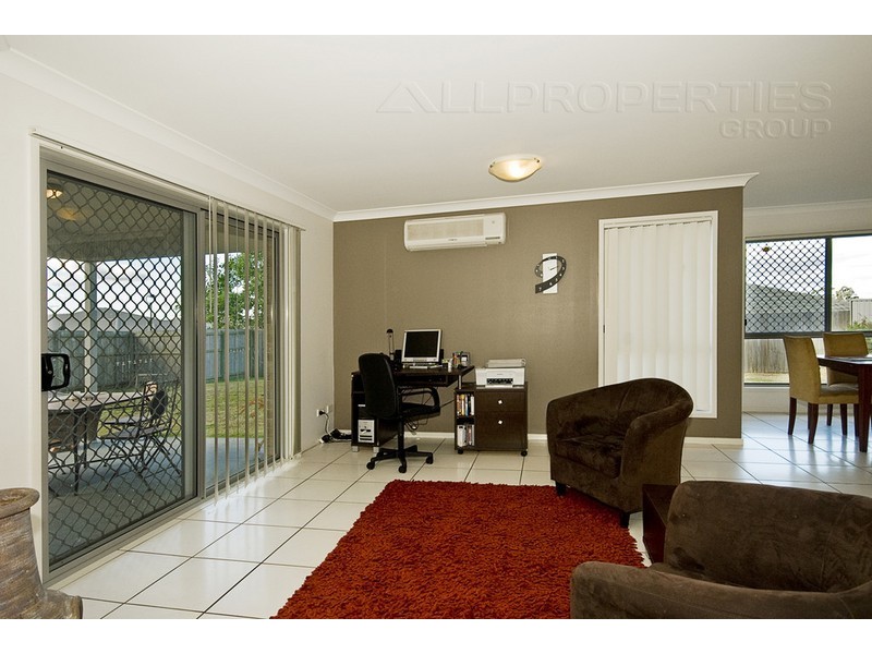8 Resi Drive, Regents Park QLD 4118