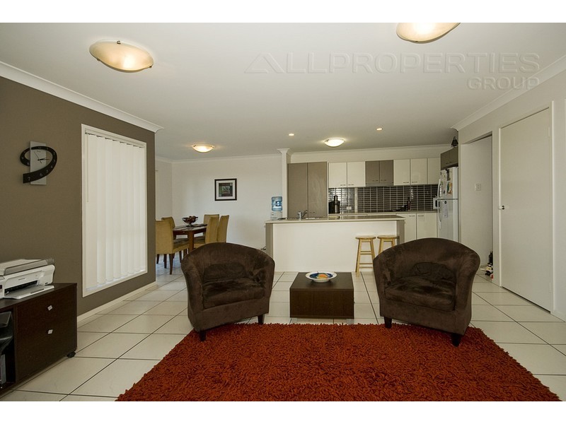 8 Resi Drive, Regents Park QLD 4118