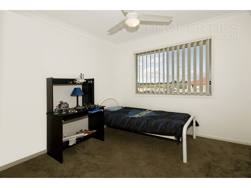 8 Resi Drive, Regents Park QLD 4118