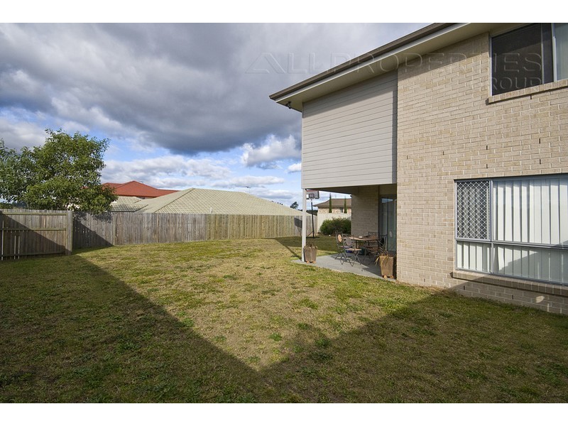 8 Resi Drive, Regents Park QLD 4118