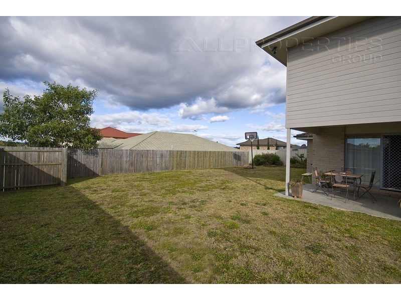 8 Resi Drive, Regents Park QLD 4118