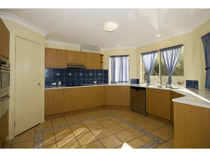 27 Lichfield Place, Parkinson QLD 4115