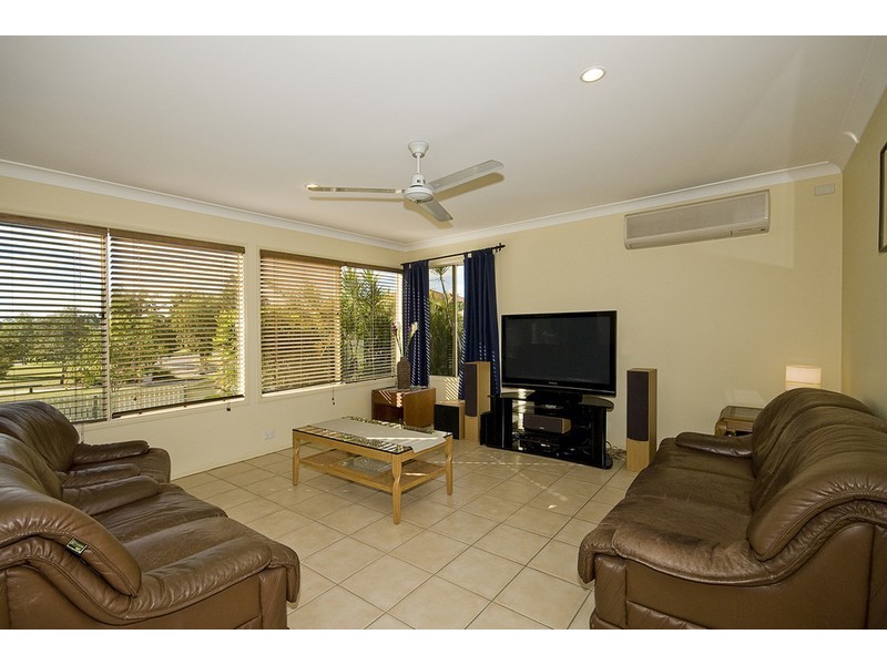 27 Lichfield Place, Parkinson QLD 4115