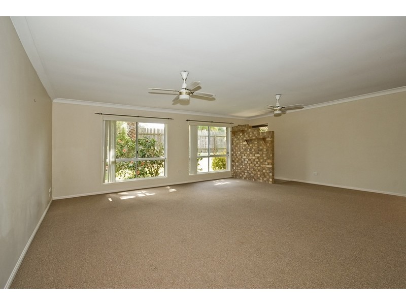 98 Haldham Cres, Regents Park QLD 4118