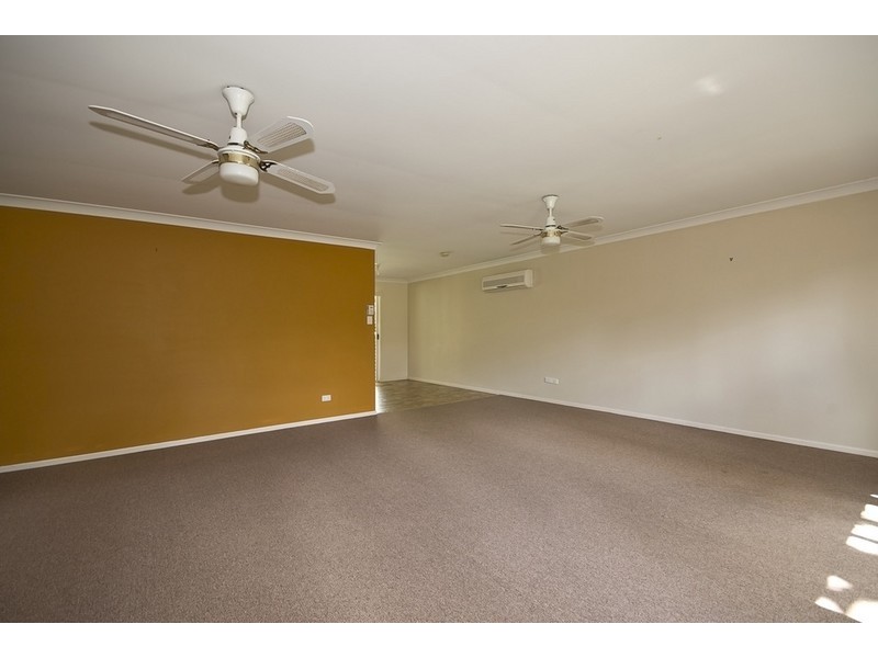 98 Haldham Cres, Regents Park QLD 4118