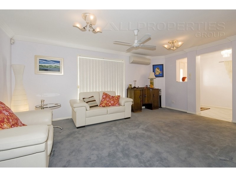 32 Lake Eyre Cr, Parkinson QLD 4115