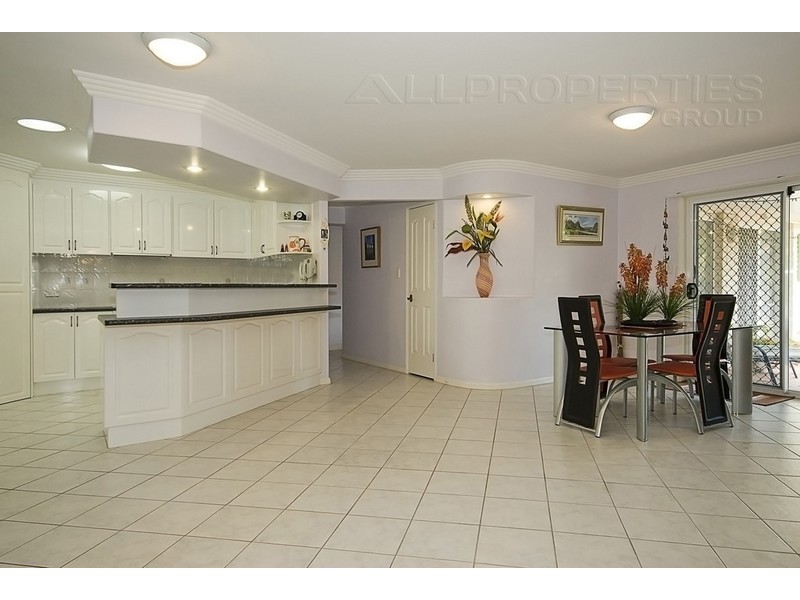 32 Lake Eyre Cr, Parkinson QLD 4115