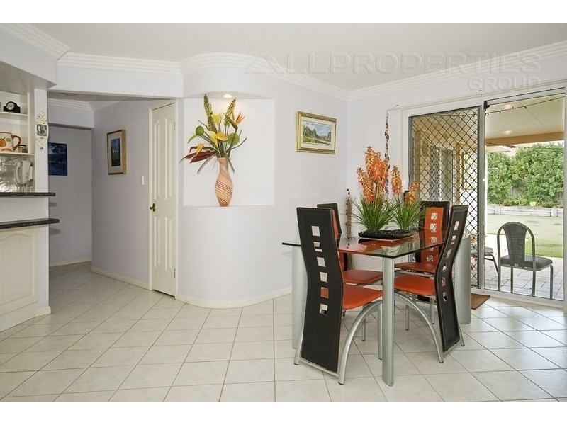 32 Lake Eyre Cr, Parkinson QLD 4115