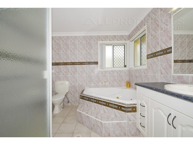 32 Lake Eyre Cr, Parkinson QLD 4115