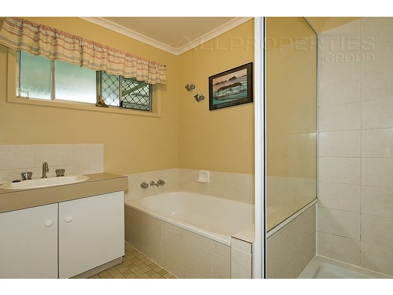 16 Huon, Crestmead QLD 4132