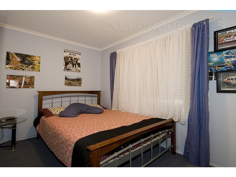 16 Huon, Crestmead QLD 4132