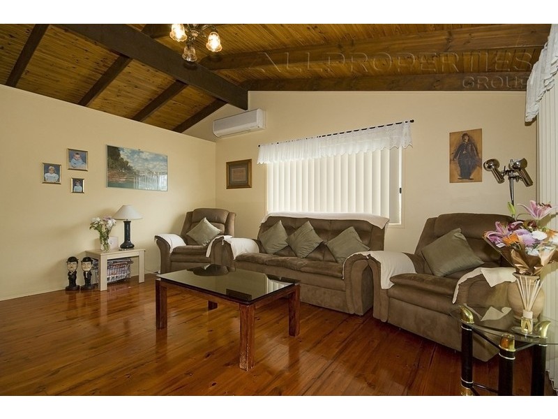 16 Huon, Crestmead QLD 4132