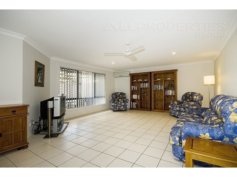 33 Belmore Crescent, Forest Lake QLD 4078